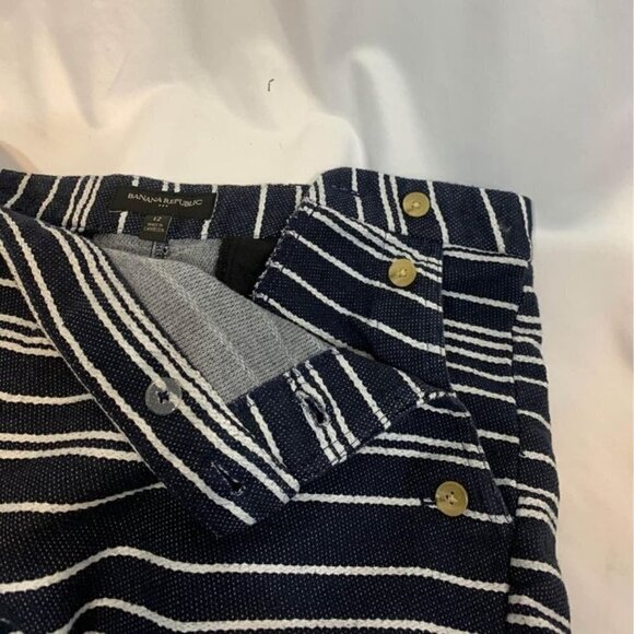 BANANA Republic shorts. Size 12 cotton/poly blend. navy/white. - Picture 7 of 7